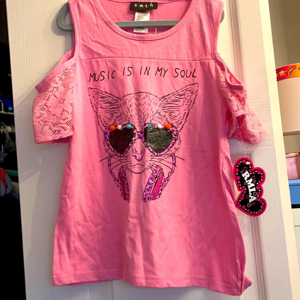 NWT Cold Shoulder top